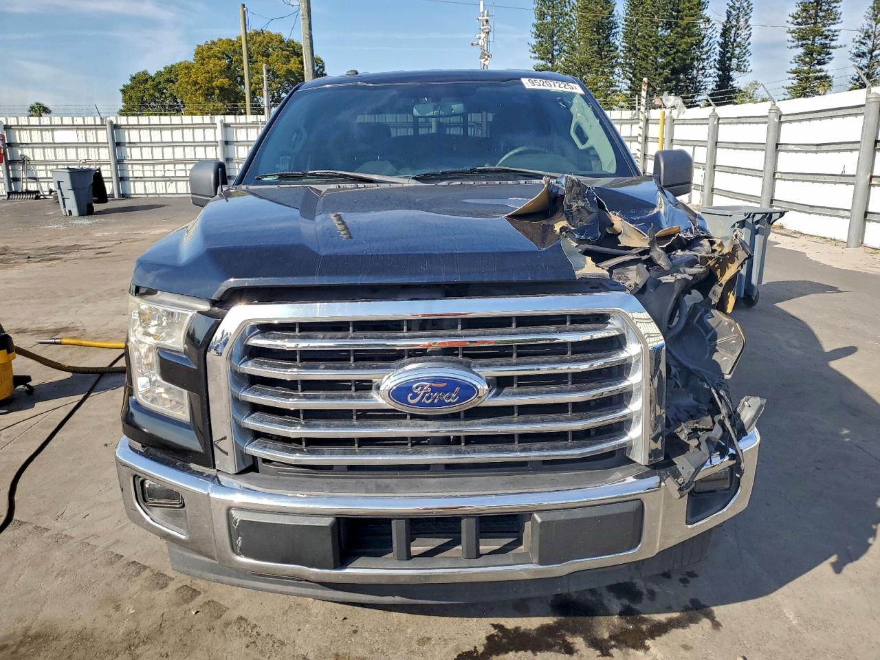 Ford F-150 Supercrew Image 2