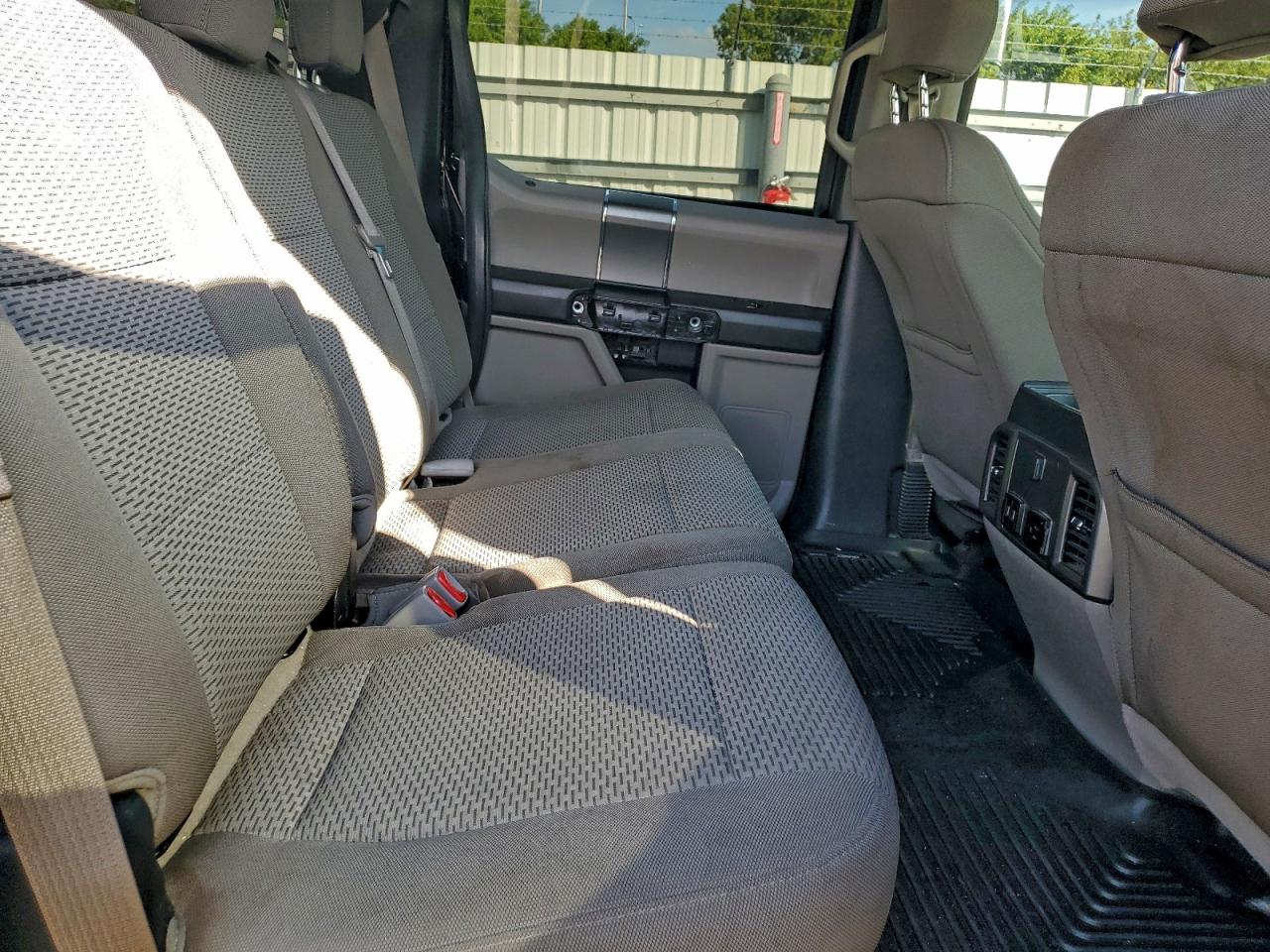 Ford F-150 Supercrew Image 12