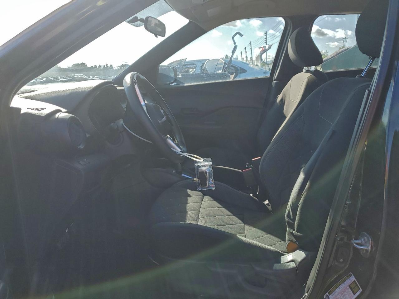 Nissan Kicks S Image 11