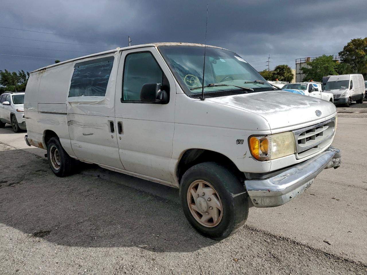 Ford Econoline E250 Van Image 9