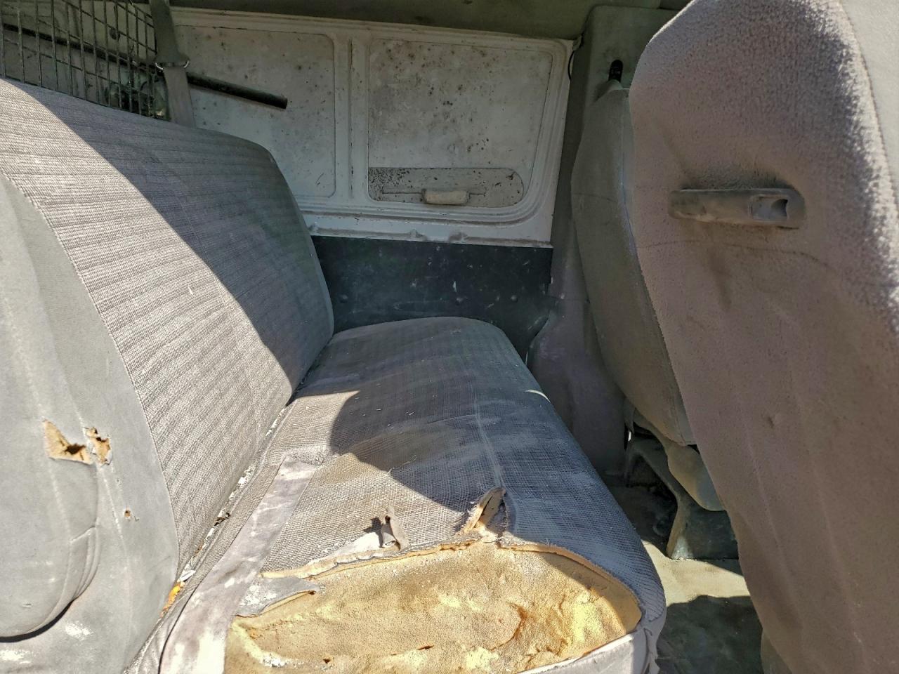 Ford Econoline E250 Van Image 2