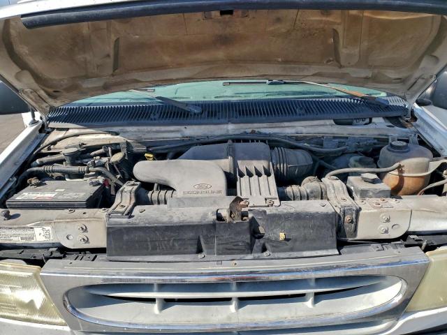 Ford Econoline E250 Van Image 8