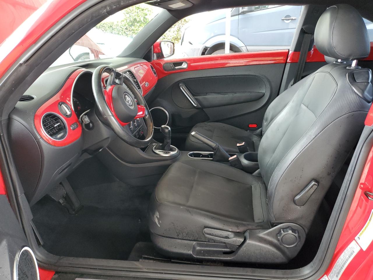 Volkswagen Beetle Image 2