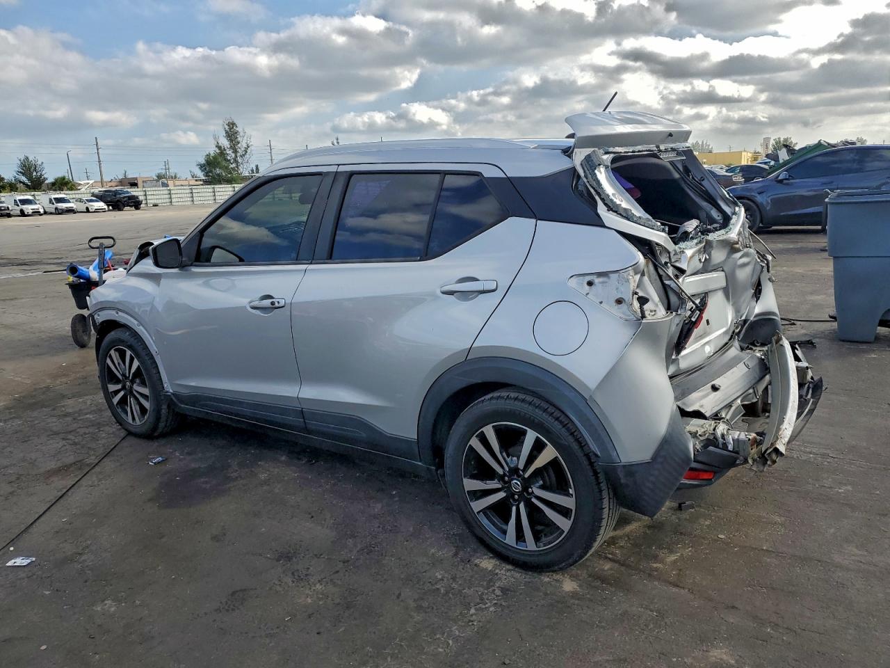 Nissan Kicks Sv Image 2