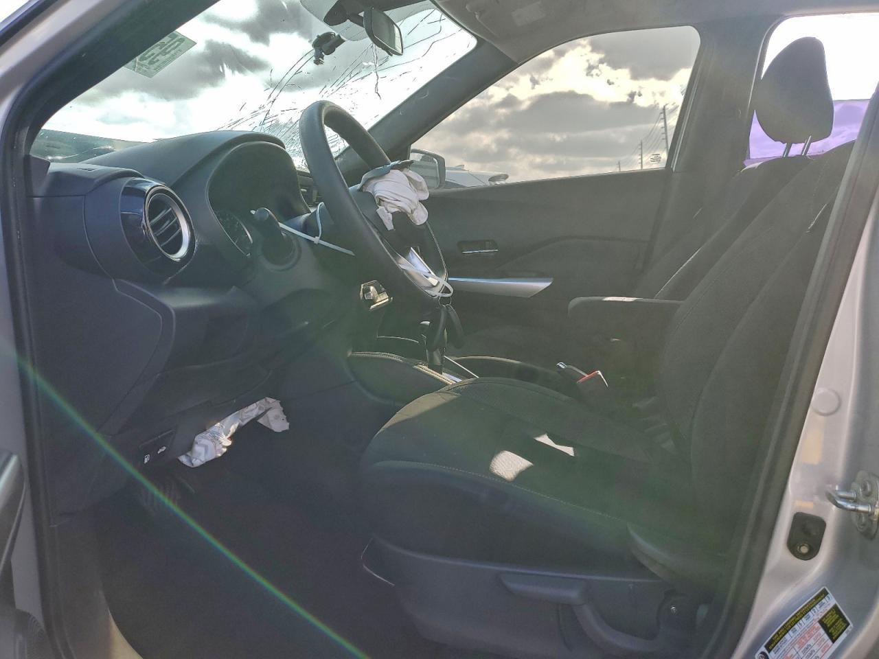 Nissan Kicks Sv Image 3