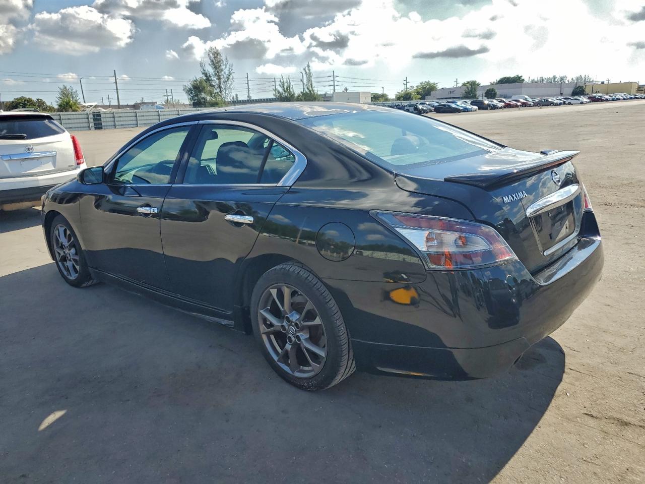 Nissan Maxima S Image 5