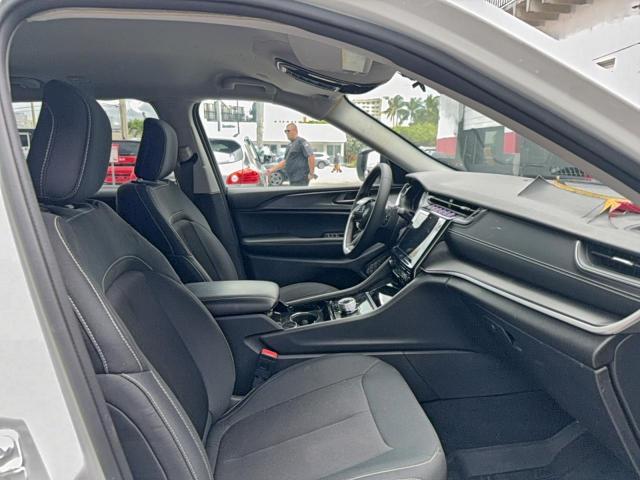 Jeep Grand Cherokee L Laredo Image 4