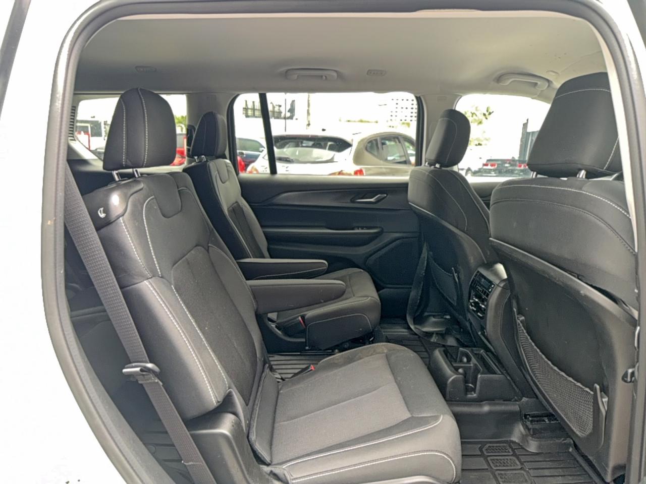 Jeep Grand Cherokee L Laredo Image 7