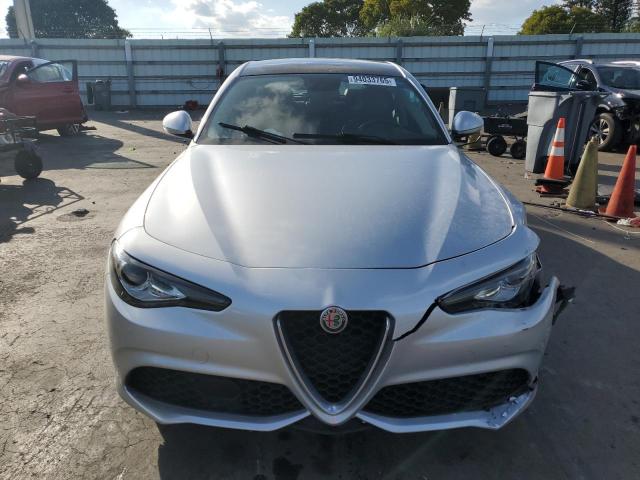 Alfa Romeo Giulia Q4 Image 12