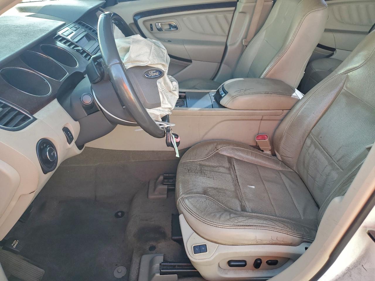 Ford Taurus Limited Image 10