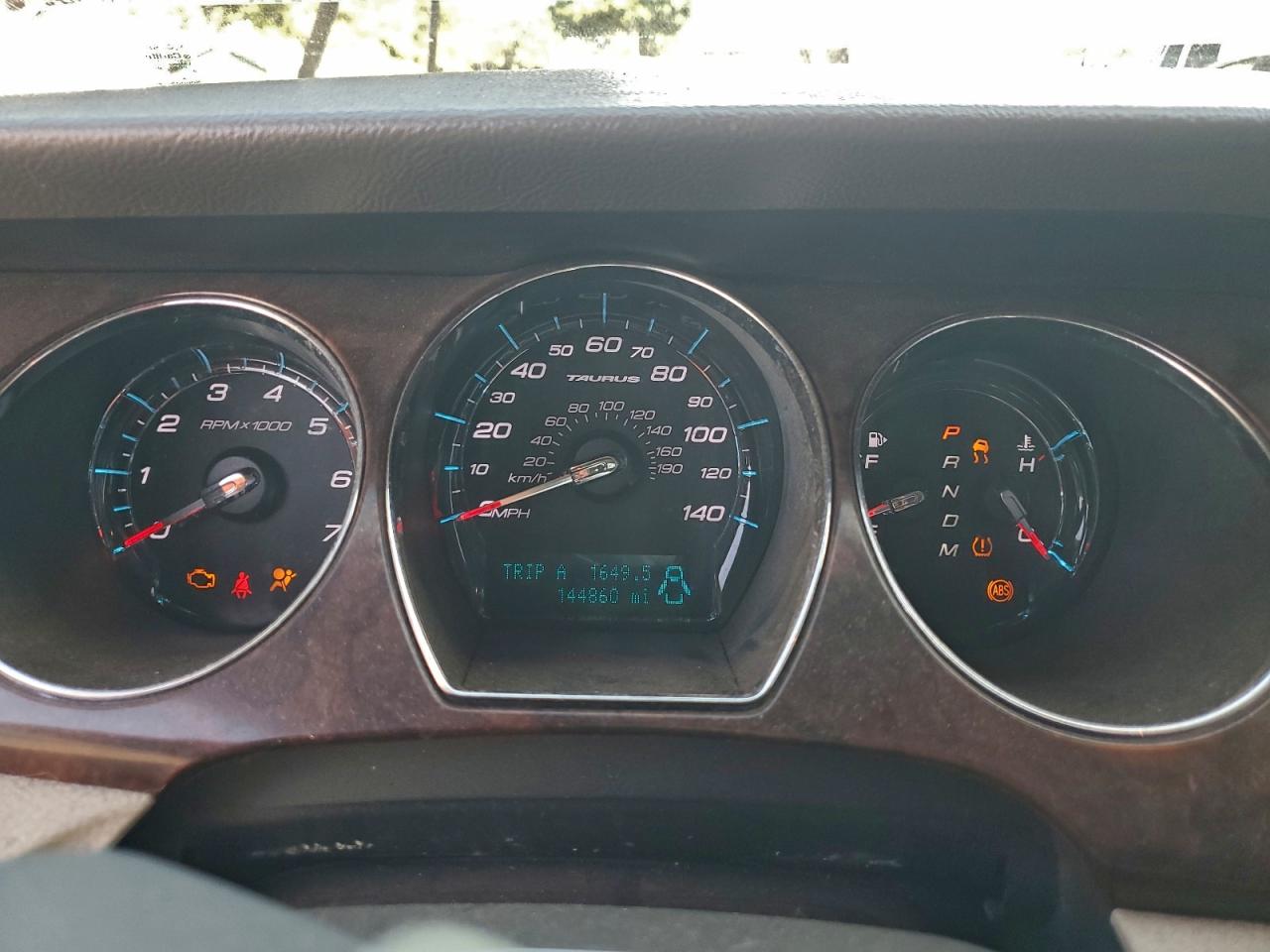 Ford Taurus Limited Image 9