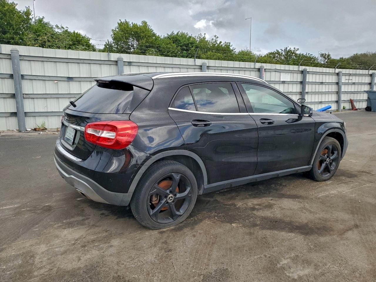 Mercedes-Benz GLA 250 Image 6