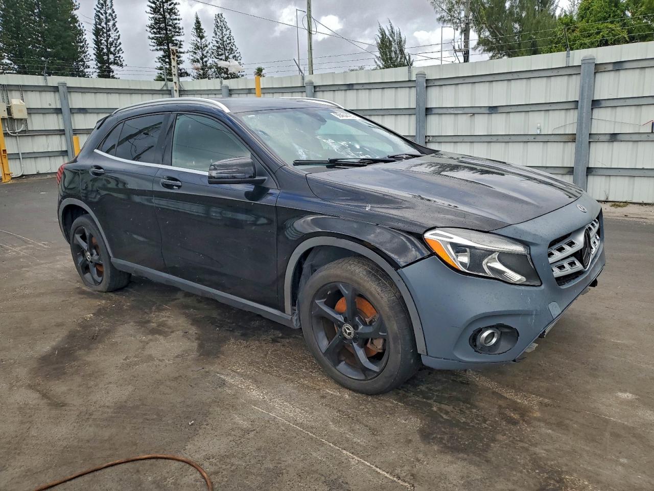 Mercedes-Benz GLA 250 Image 4