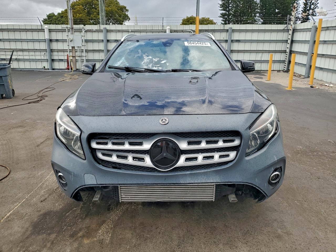 Mercedes-Benz GLA 250 Image 8
