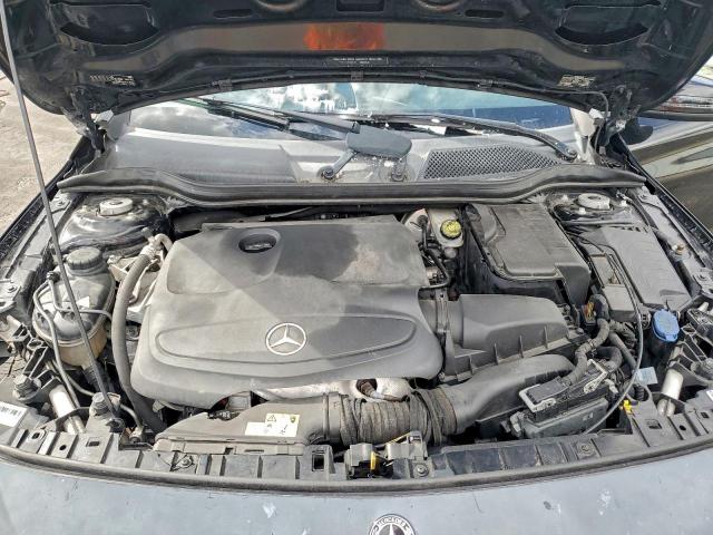 Mercedes-Benz GLA 250 Image 11