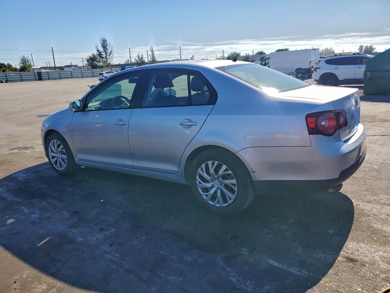 Volkswagen Jetta S Image 3