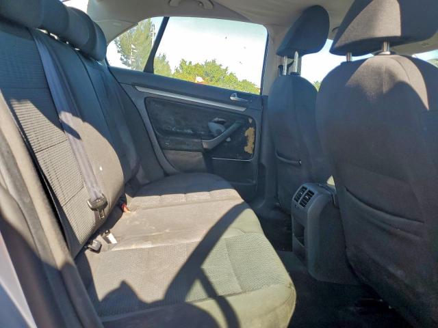 Volkswagen Jetta S Image 10