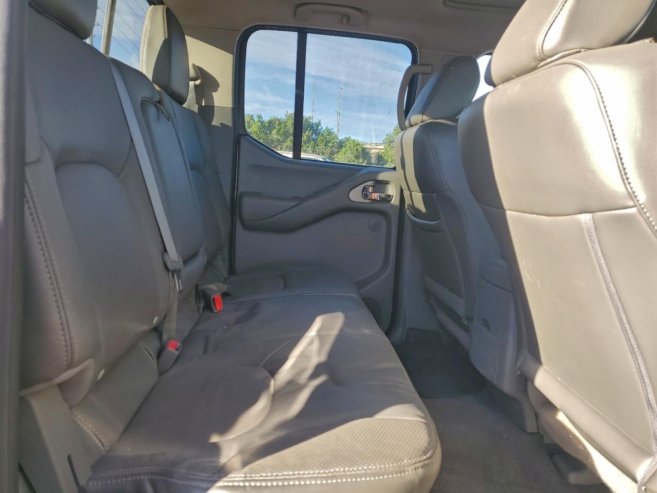 Nissan Frontier S Image 8