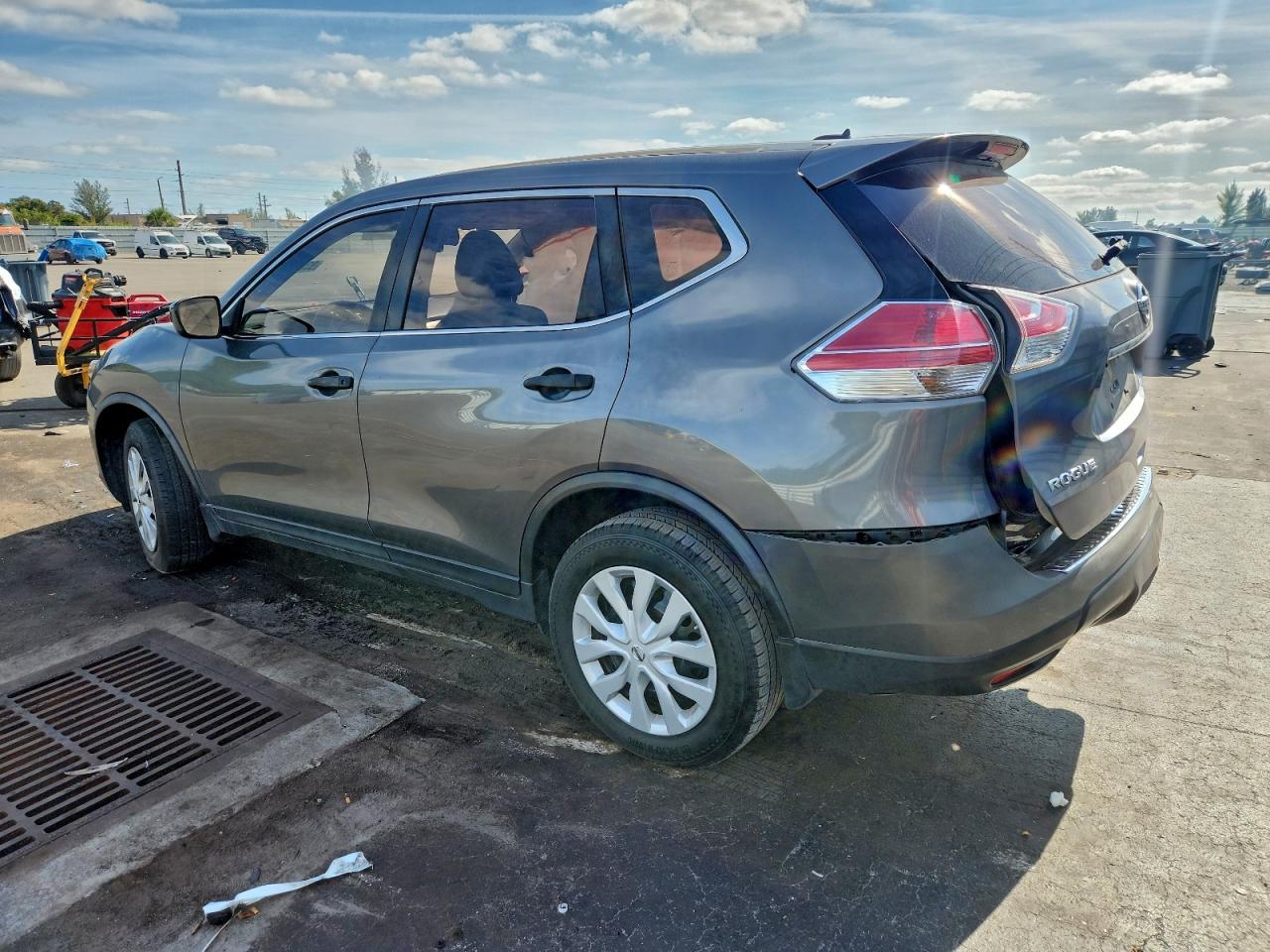 Nissan Rogue S Image 4