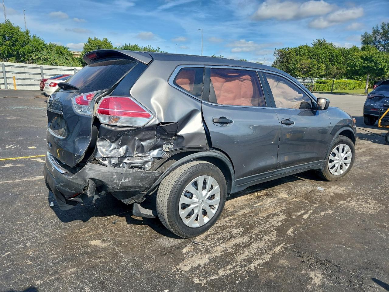 Nissan Rogue S Image 2