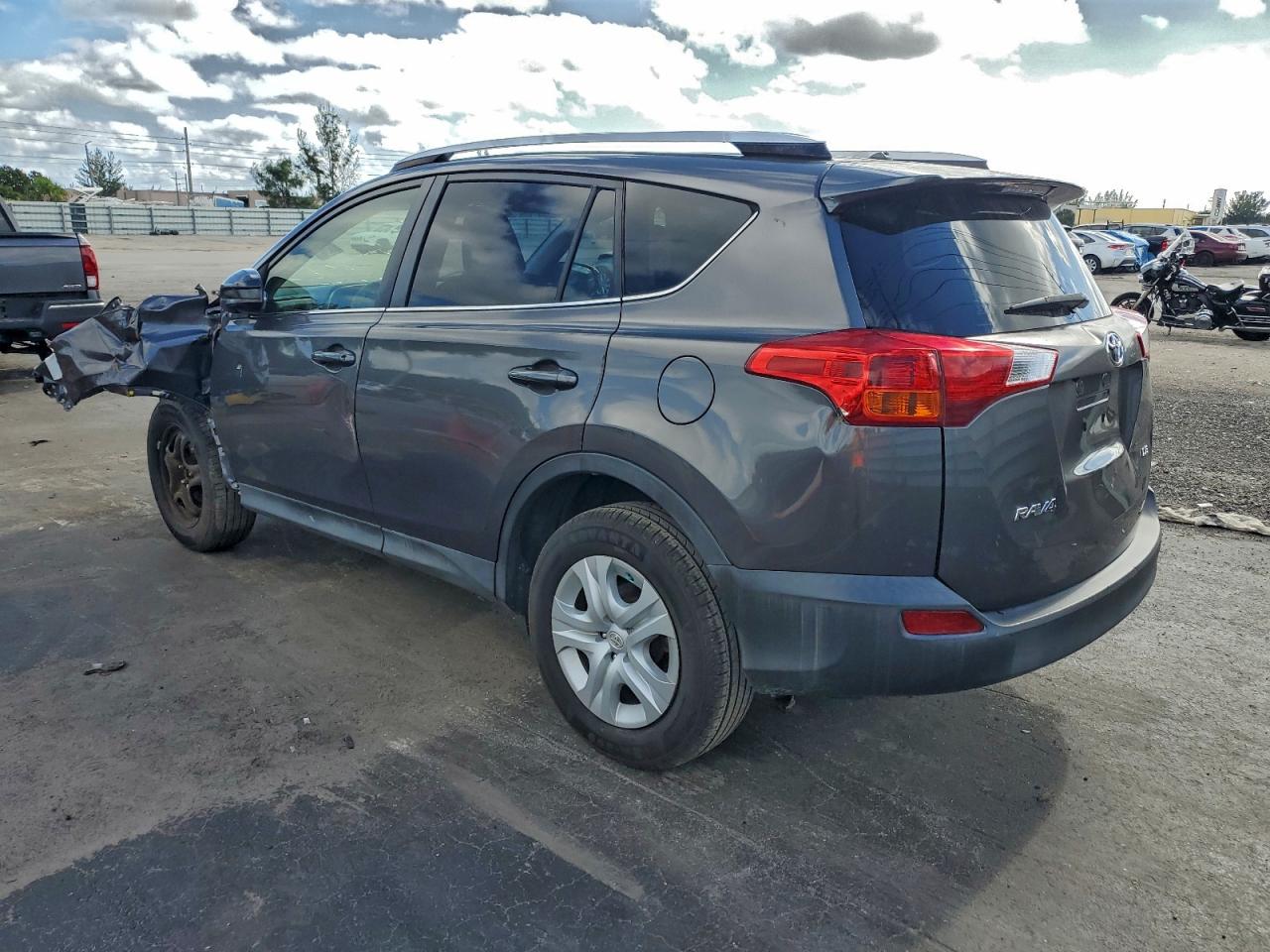 Toyota RAV4 Le Image 12
