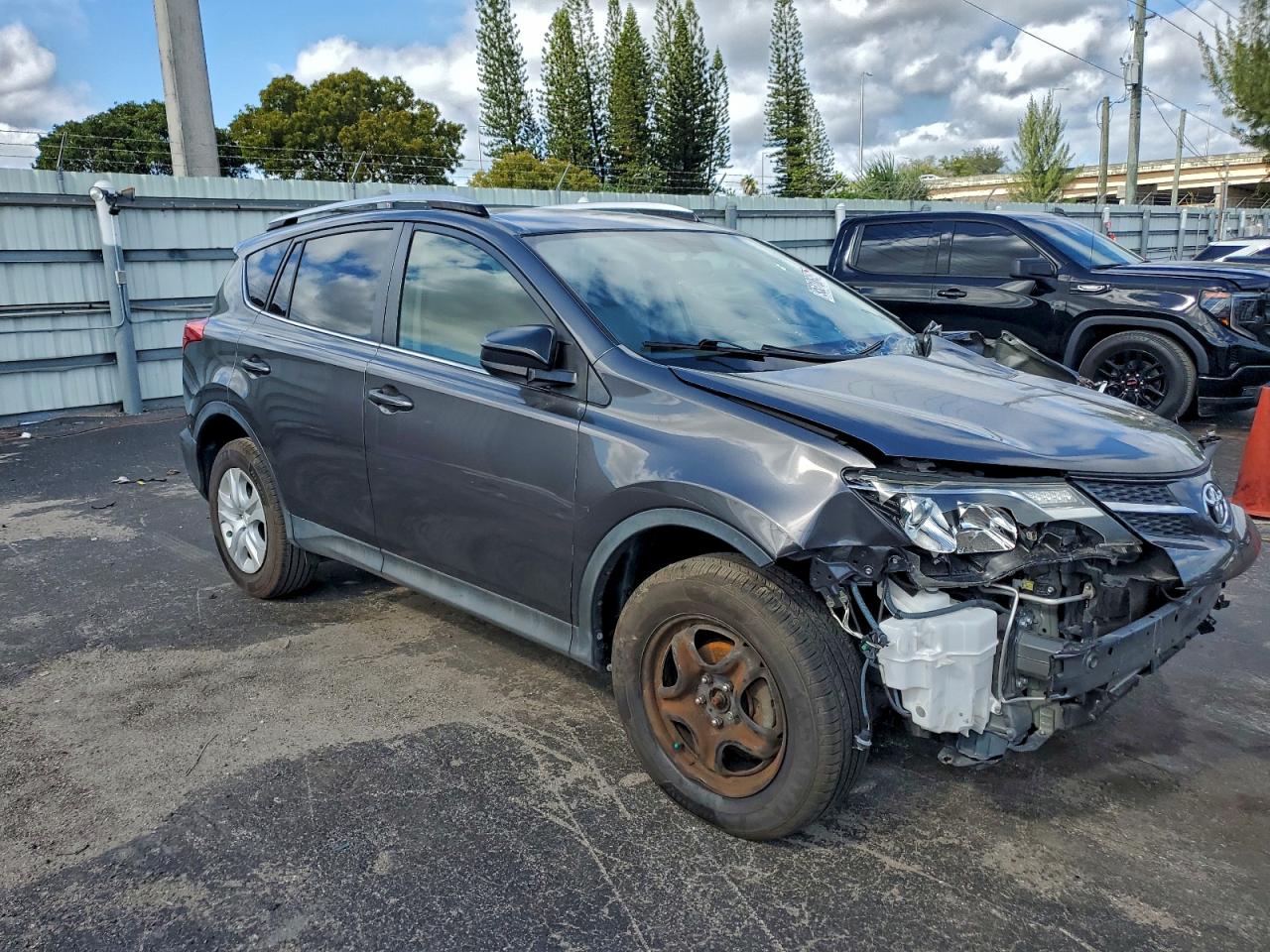 Toyota RAV4 Le Image 11