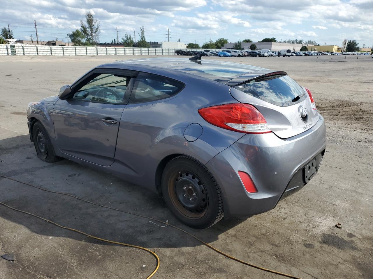 Hyundai VELOSTER Image 3