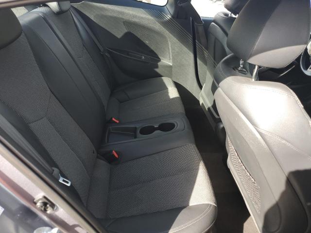 Hyundai VELOSTER Image 2