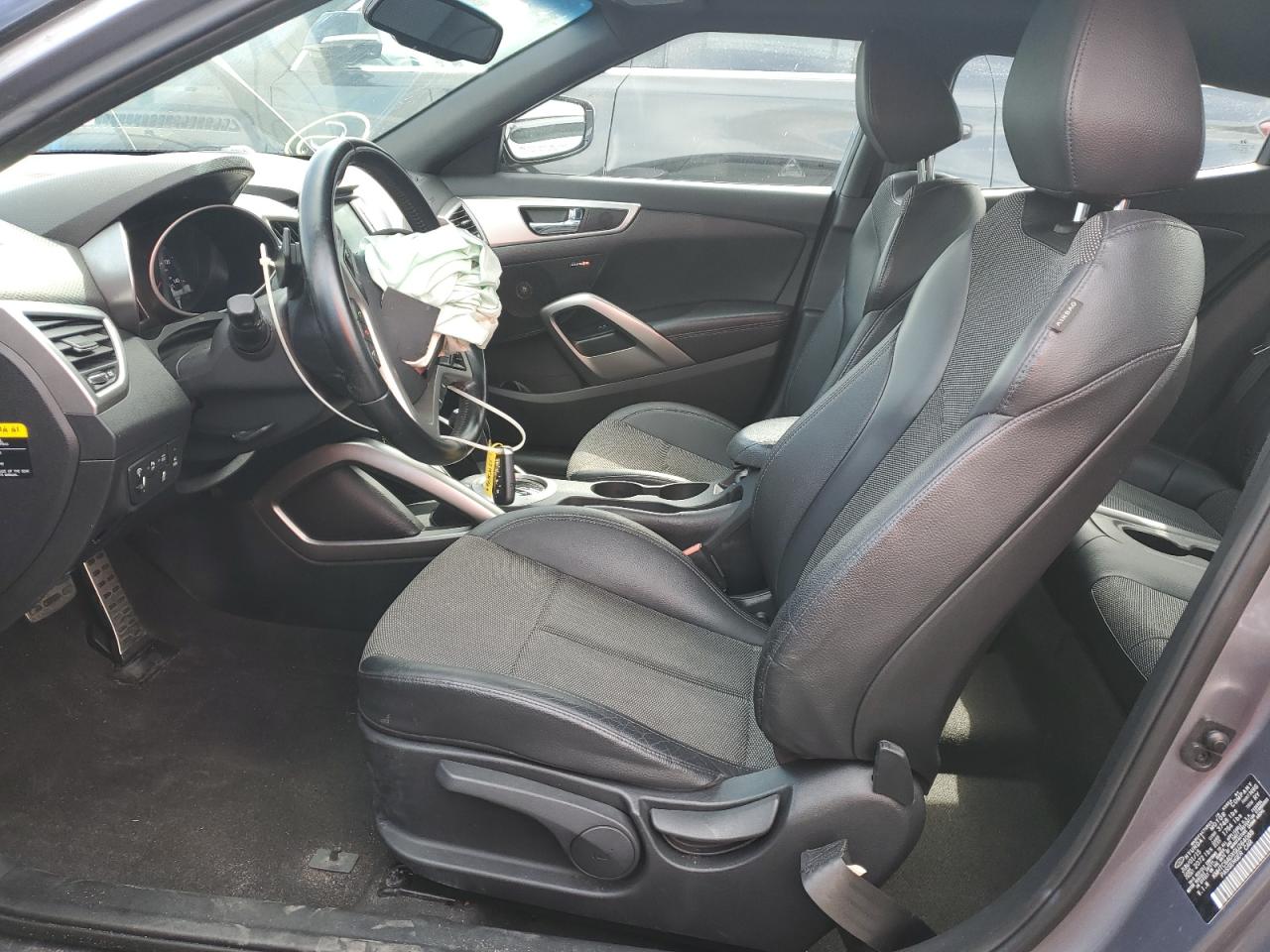 Hyundai VELOSTER Image 10