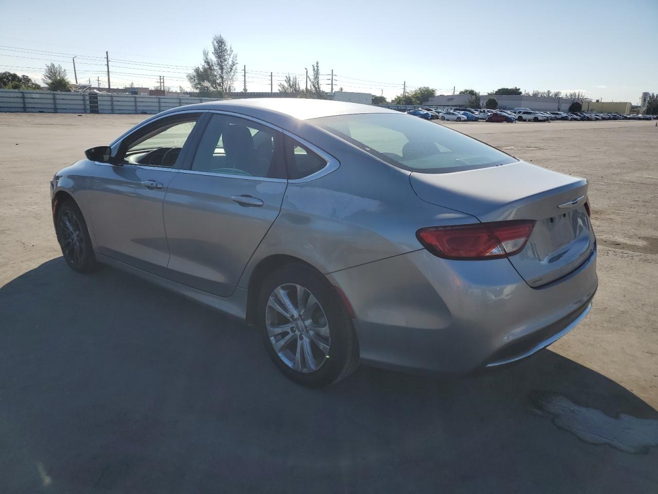 Chrysler 200 Limited Image 4