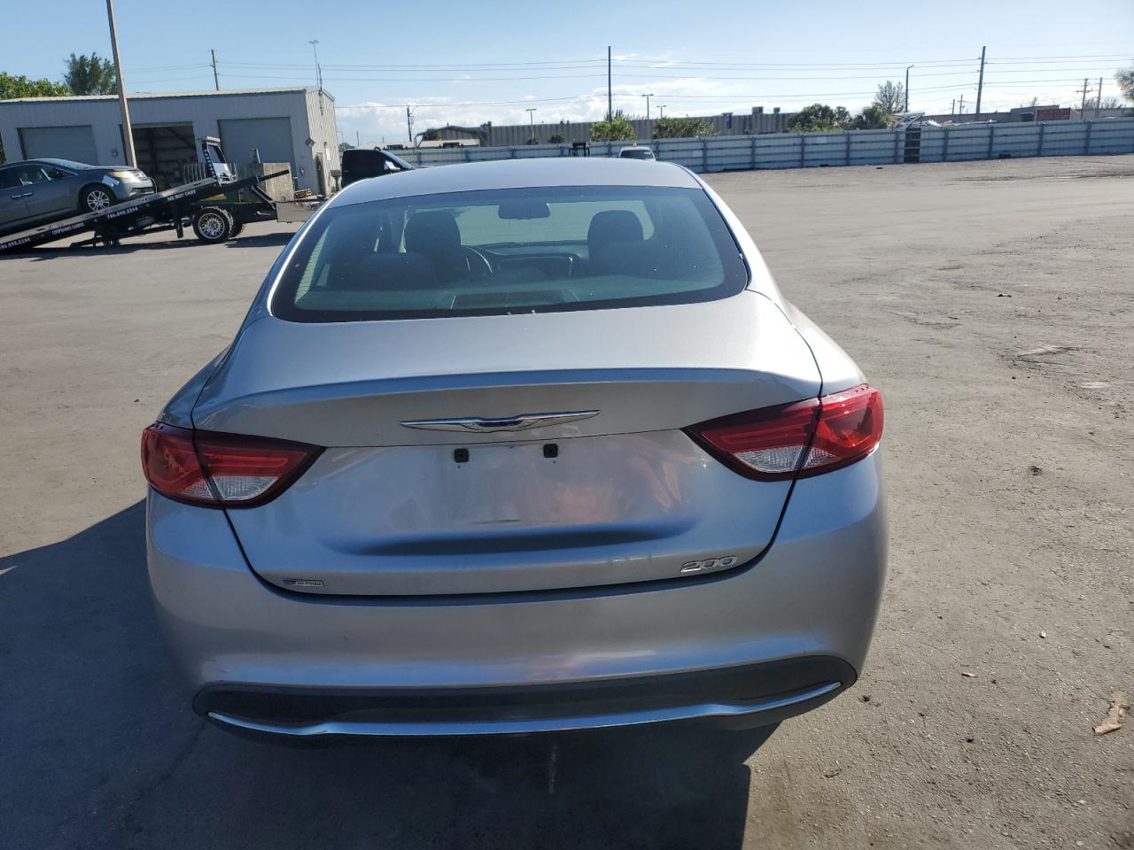 Chrysler 200 Limited Image 12