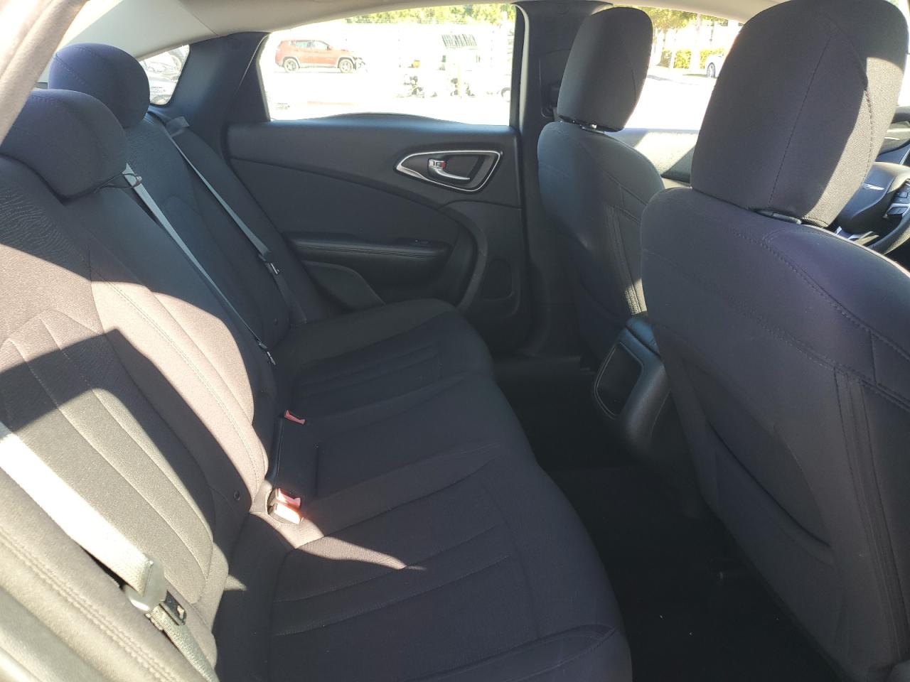 Chrysler 200 Limited Image 11