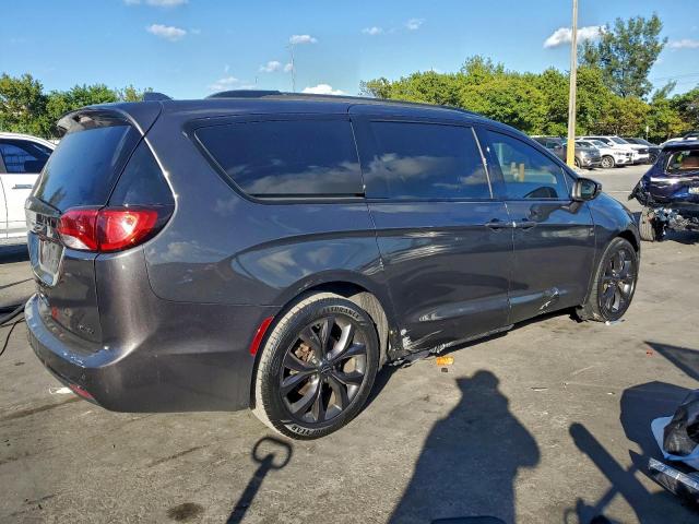 Chrysler Pacifica Limited Image 5