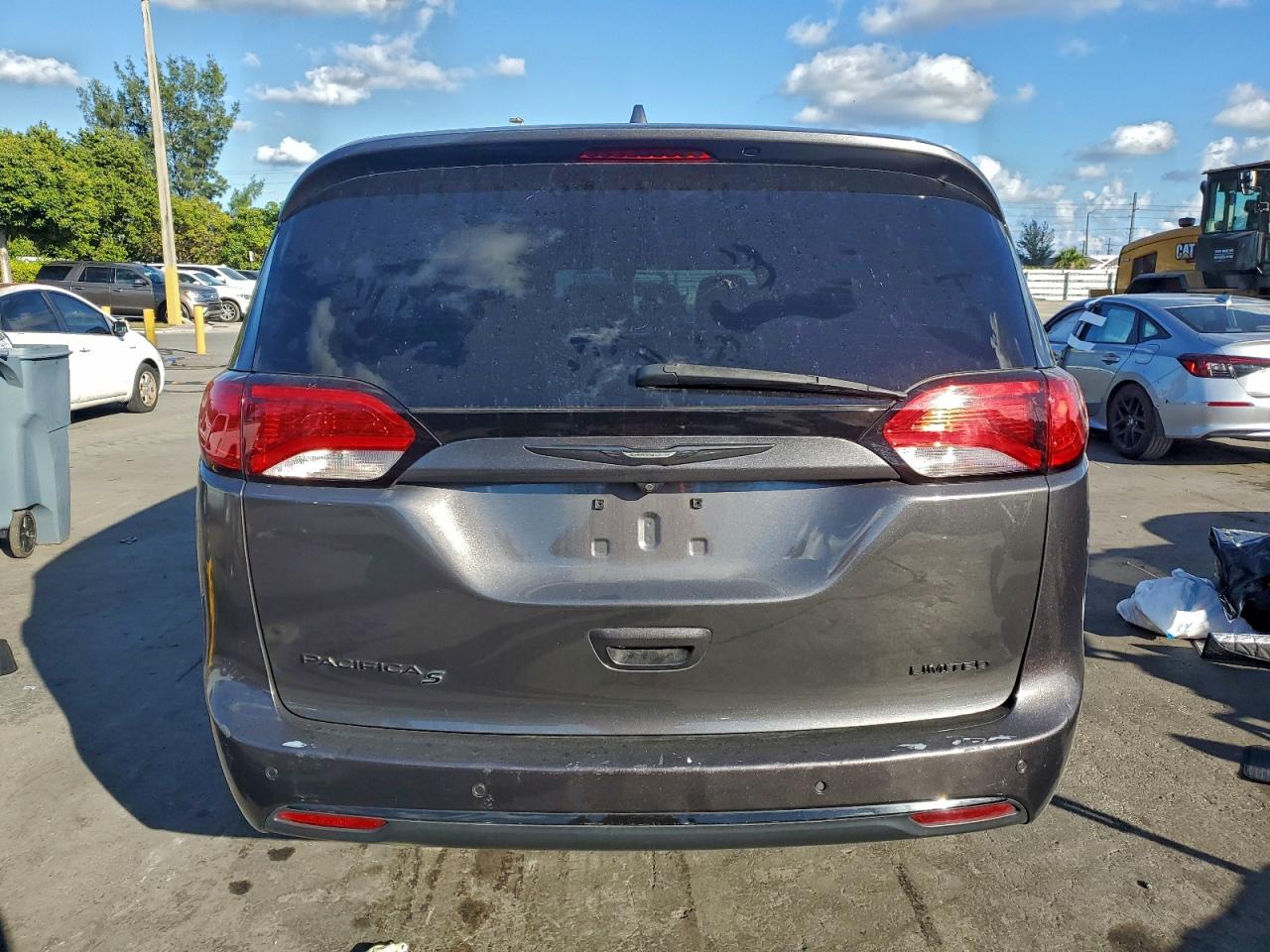 Chrysler Pacifica Limited Image 4