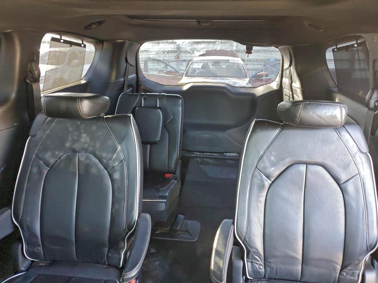 Chrysler Pacifica Limited Image 12