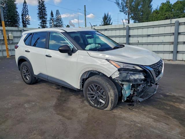 Nissan Rogue S Image 3