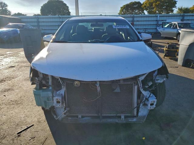 Toyota Camry Base Image 4