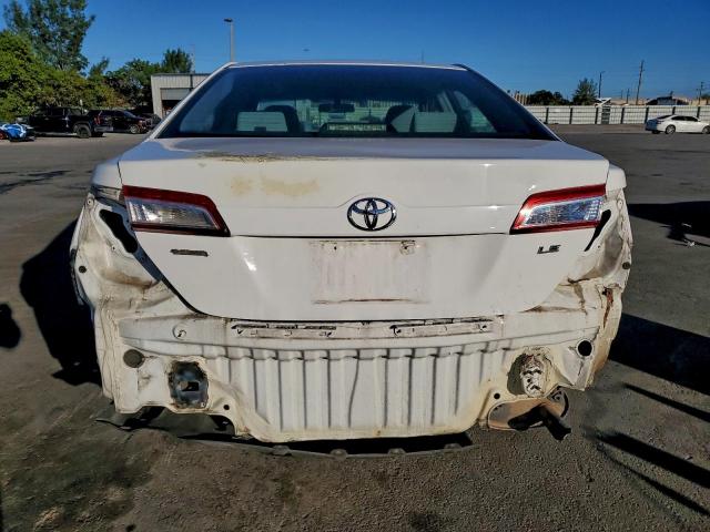 Toyota Camry Base Image 6