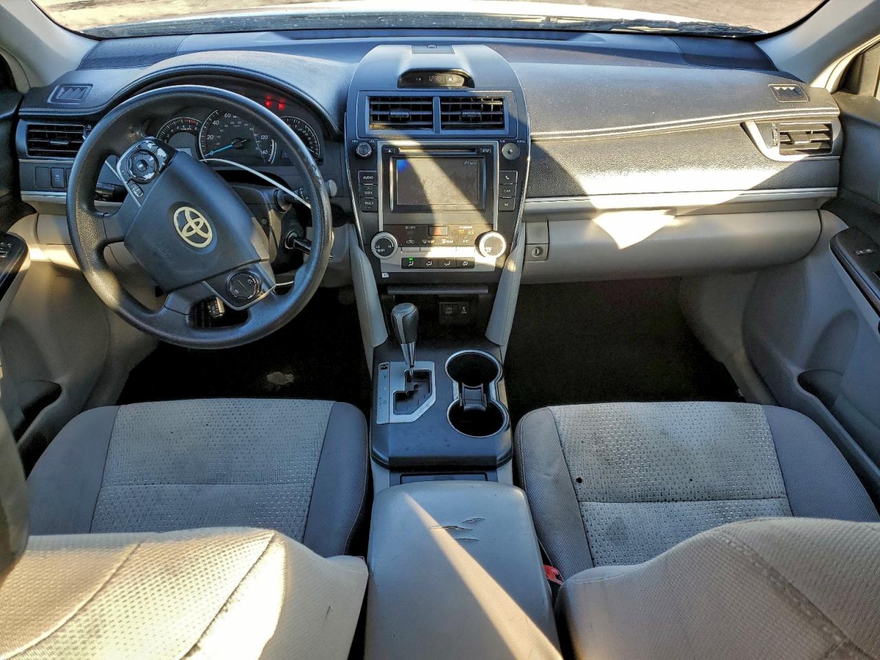 Toyota Camry Base Image 12