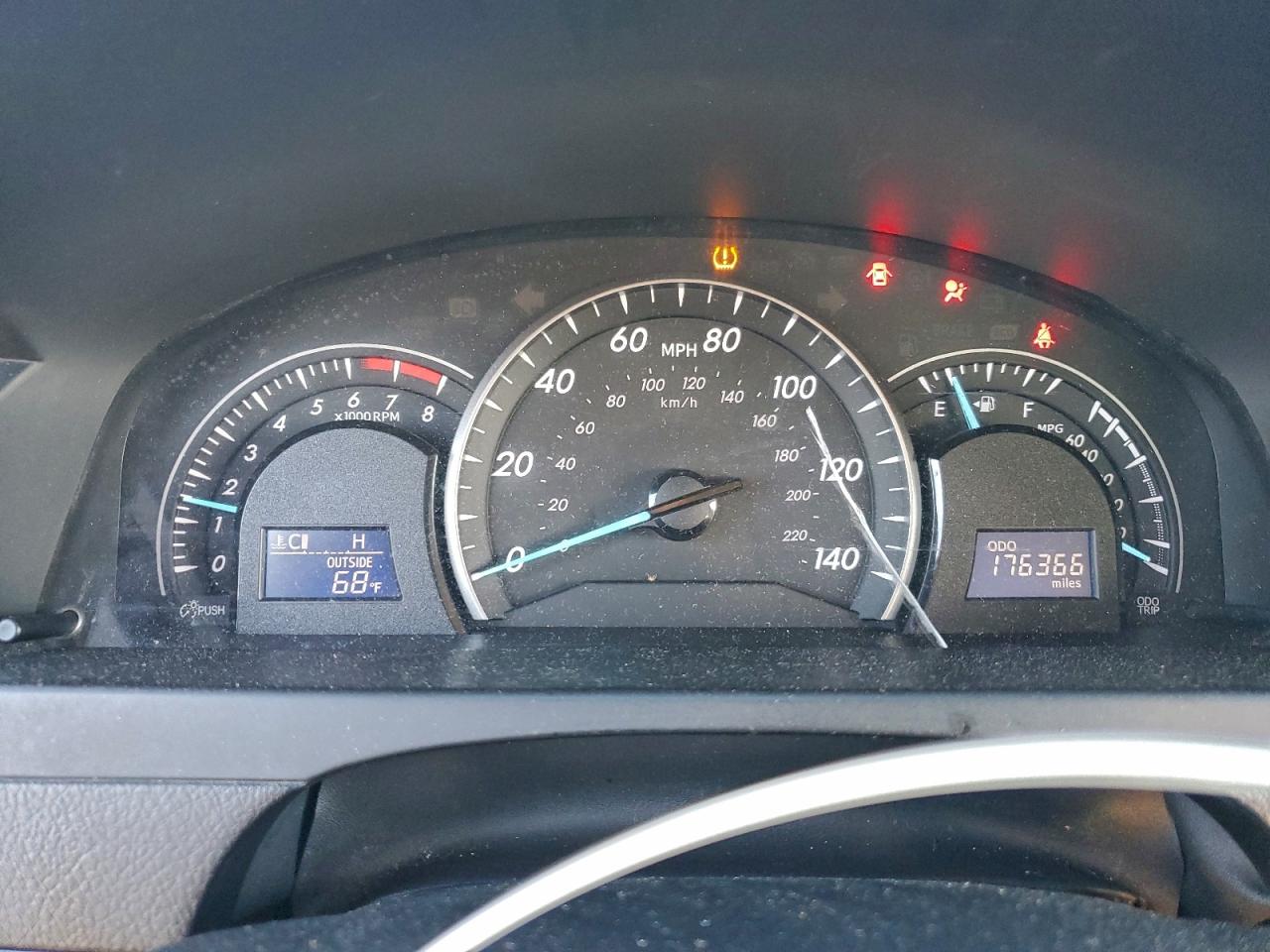 Toyota Camry Base Image 7