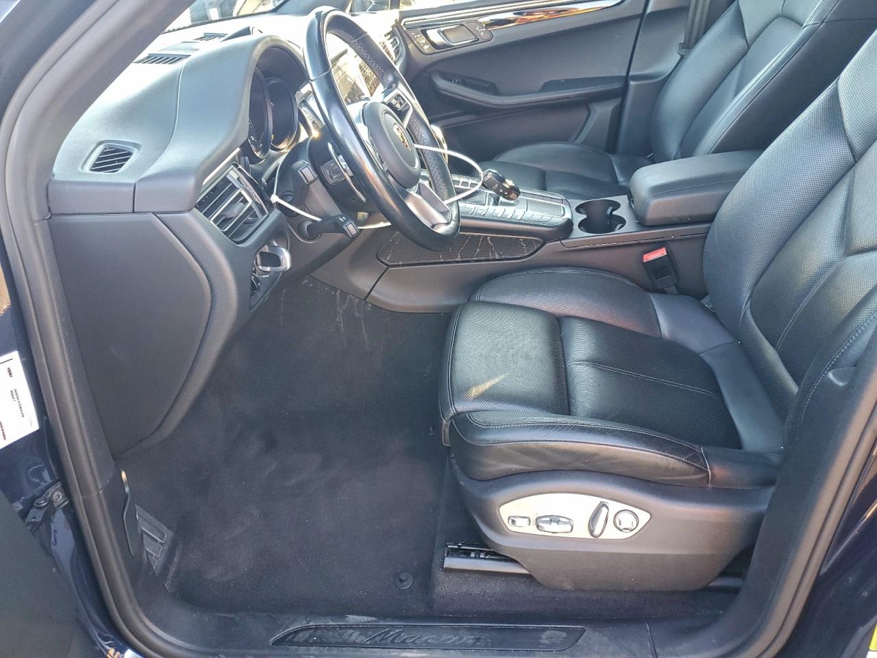 Porsche Macan Image 12