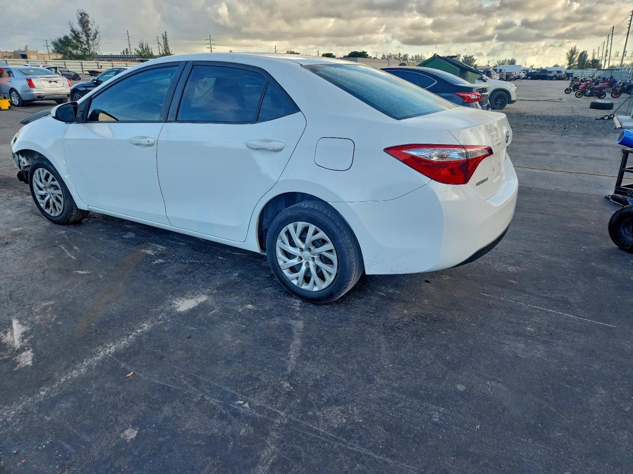 Toyota Corolla L Image 4