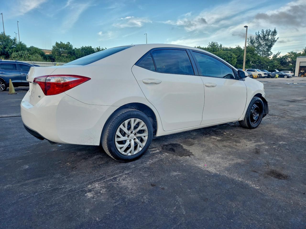 Toyota Corolla L Image 5