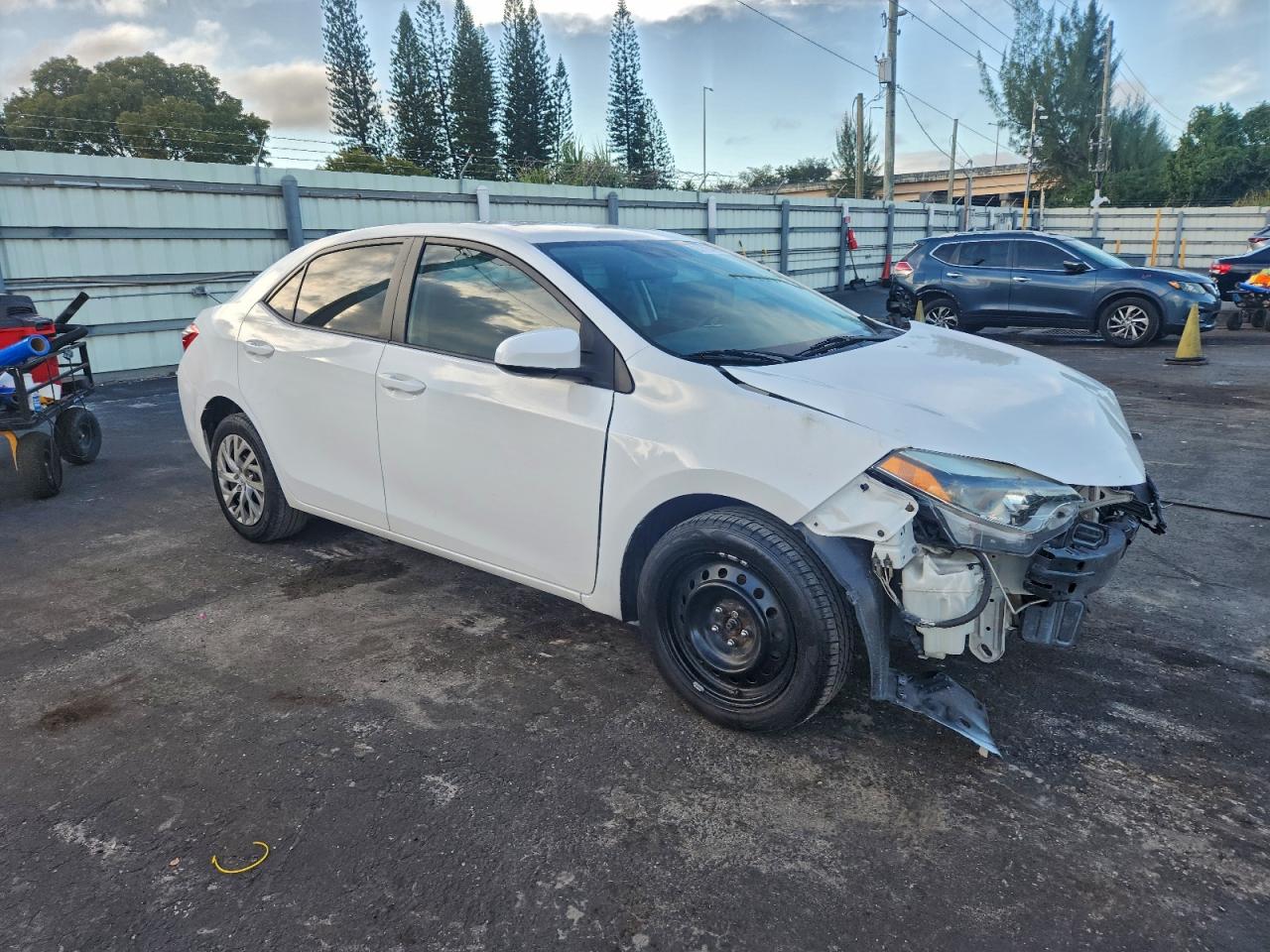 Toyota Corolla L Image 2