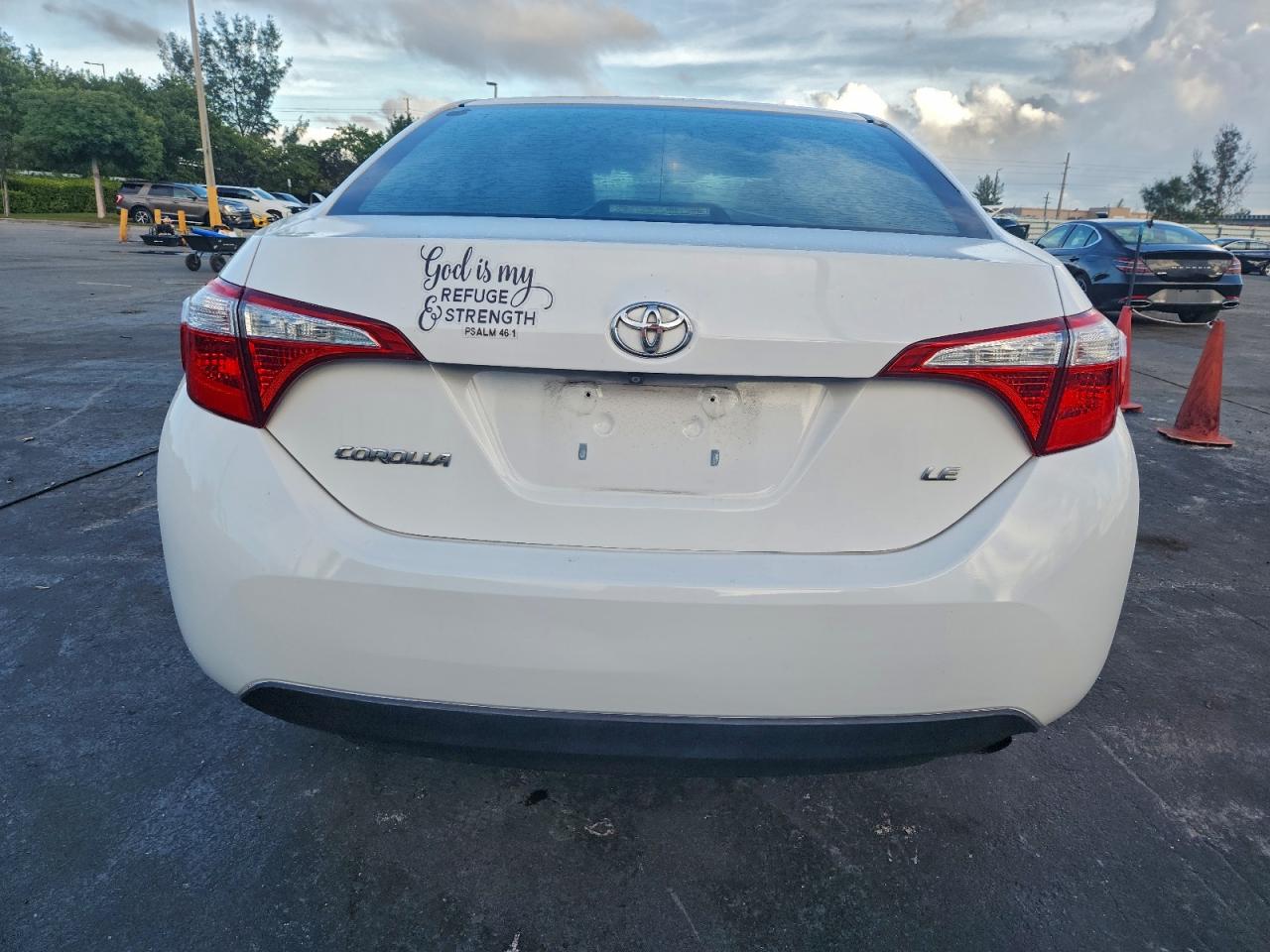 Toyota Corolla L Image 8