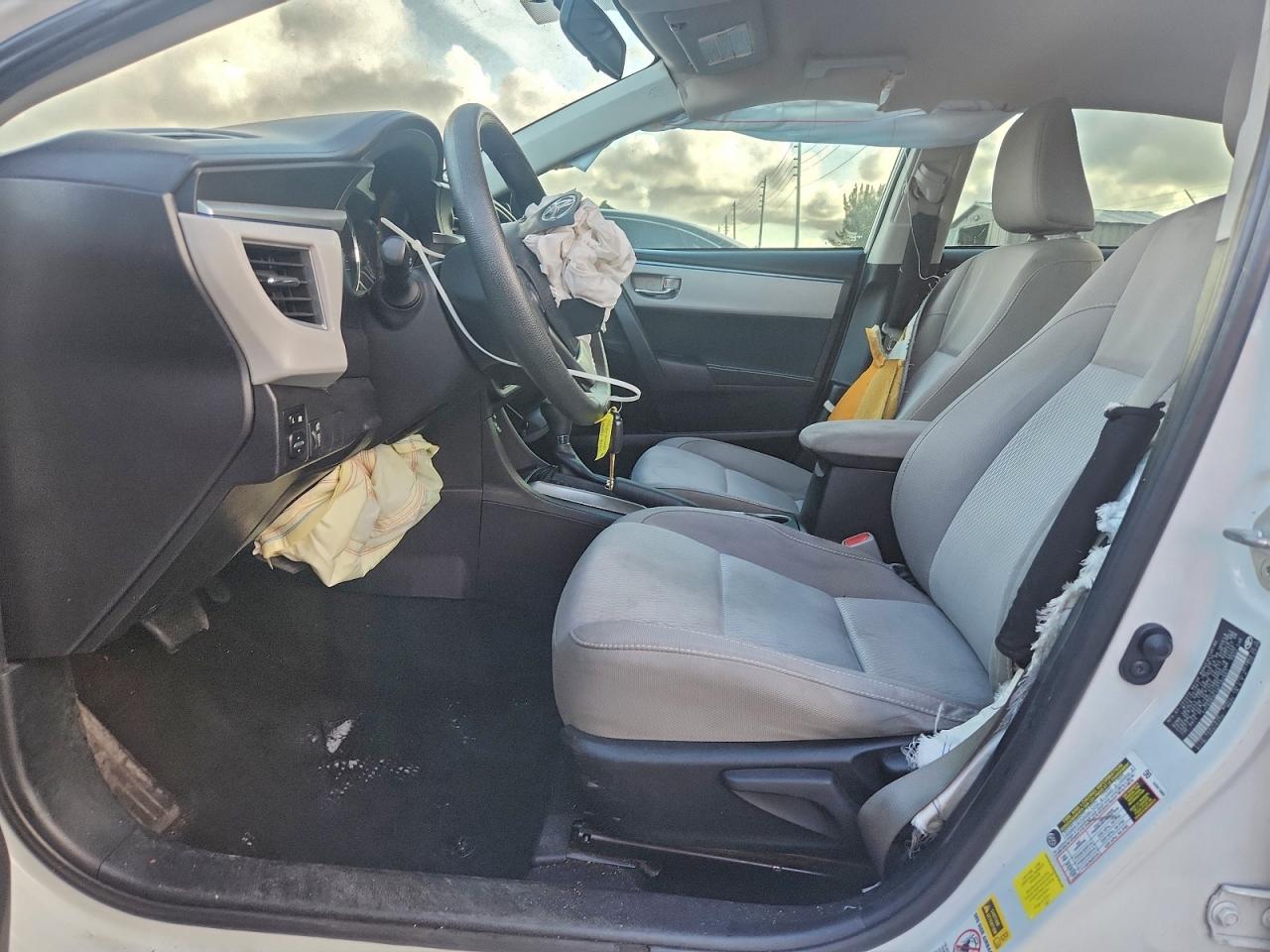 Toyota Corolla L Image 6