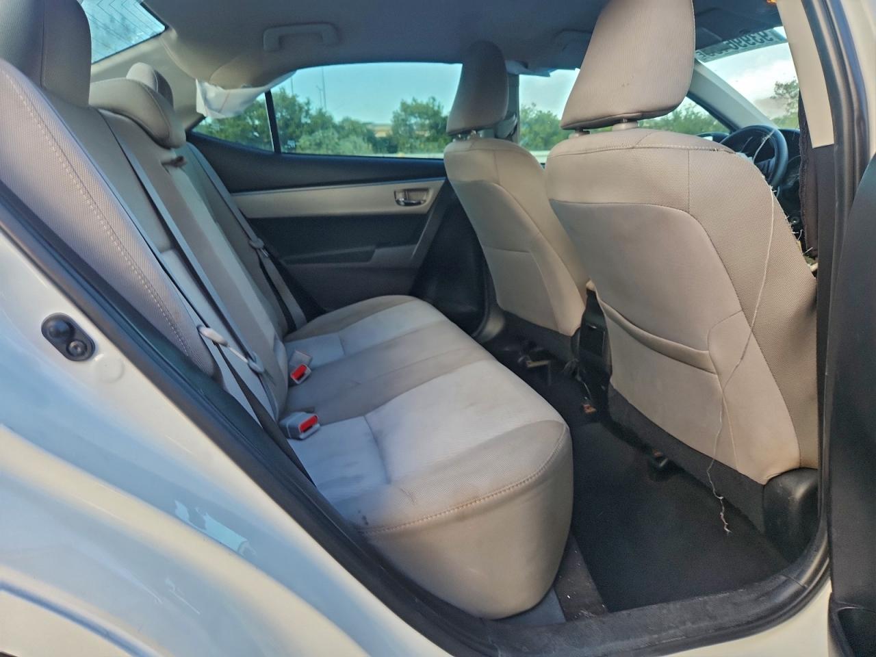 Toyota Corolla L Image 12