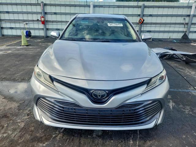 Toyota Camry L Image 10