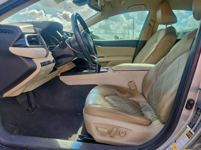 Toyota Camry L Image 2