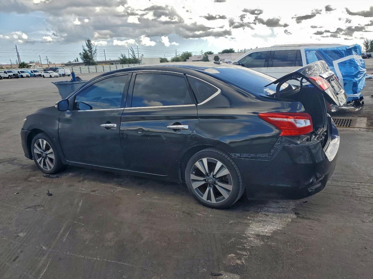 Nissan Sentra S Image 2